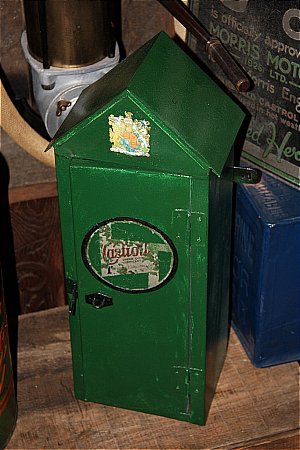CASTROL CABINET (WALL) - click to enlarge